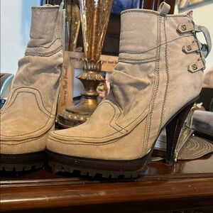 Stylish Women's Tan Ankle Boots